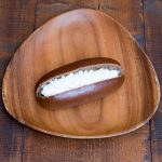 チョコレートコッペパンと生クリームが愛称ばっちり！