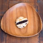 チョコクリームにさくさくのシスコ入りです。甘ーいクリームと触感を楽しんでください！