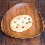 ウィンナー、クリームチーズ、枝豆のホカッチャです。ビールやワインに合います。